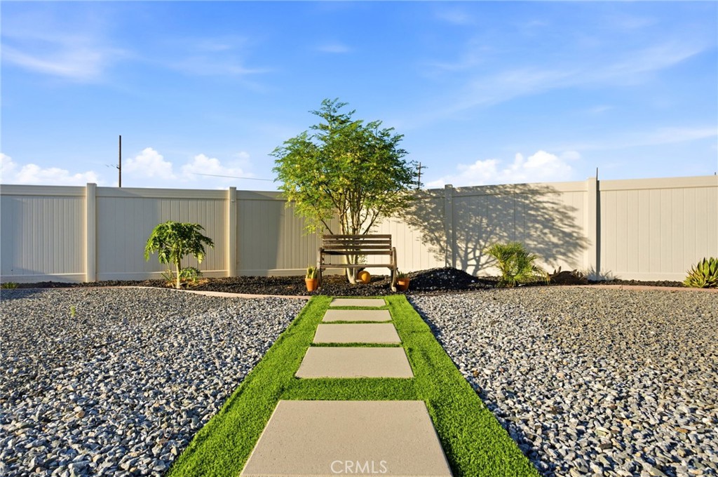 https://media.crmls.org/medias/ca1a0533-3937-49d0-8ac5-7d74f7c74b51.jpg?preset=X-Large