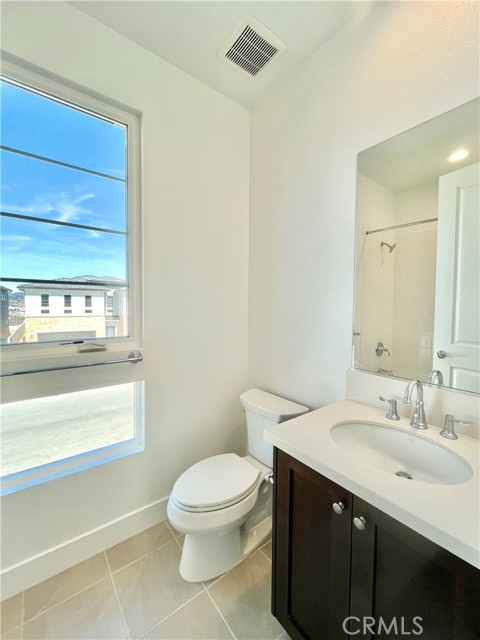 Detail Gallery Image 23 of 29 For 27526 Elderberry Dr, Valencia,  CA 91381 - 5 Beds | 5/1 Baths