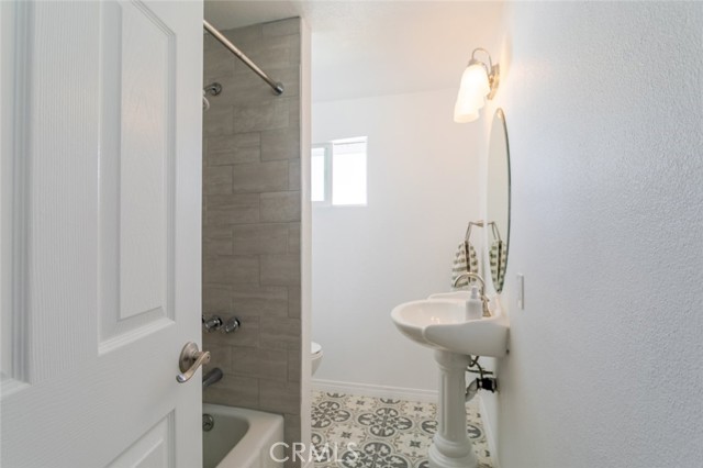 Detail Gallery Image 29 of 39 For 22459 Guadilamar Dr, Saugus,  CA 91350 - 3 Beds | 2 Baths