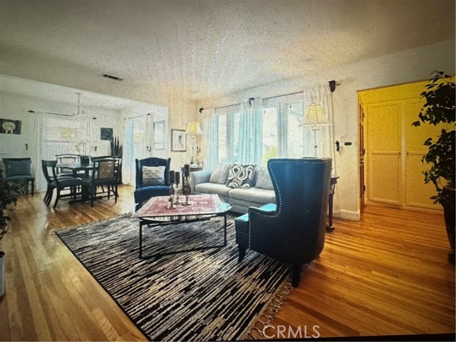 Detail Gallery Image 3 of 13 For 16816 Halper, Encino,  CA 91436 - 3 Beds | 2 Baths