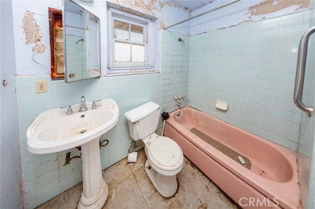 Image 6 of 12 For 6227 Glide Avenue