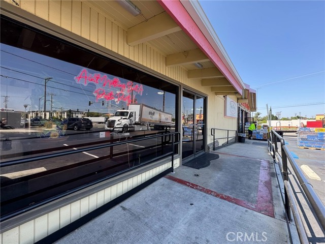 124 E Lincoln Ave, Orange CA: https://media.crmls.org/medias/ca1c3565-ab31-456c-942c-b3fde028ad72.jpg