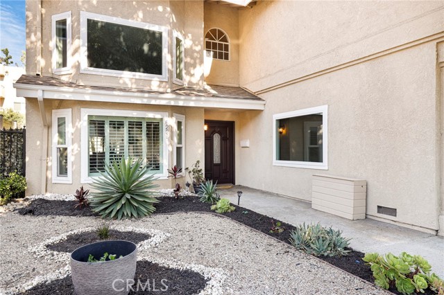 Detail Gallery Image 2 of 49 For 6226 Mammoth Ave, Van Nuys,  CA 91401 - 4 Beds | 3/1 Baths