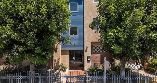 9014 Burnet Avenue, North Hills CA: https://media.crmls.org/medias/ca1d8227-a49c-4261-9cad-5180b1aa70eb.jpg