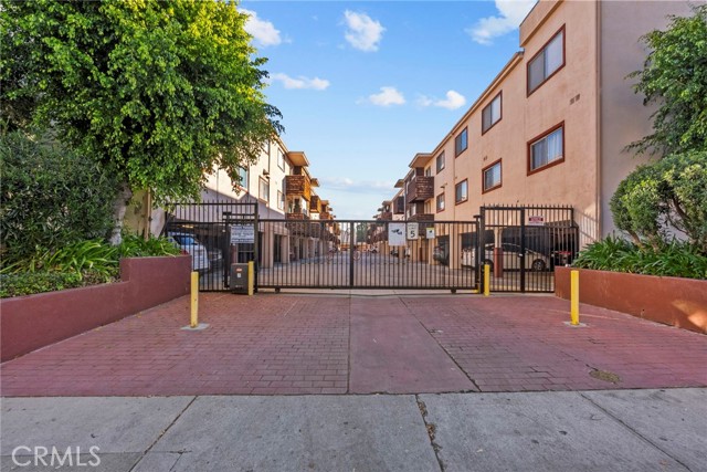 Detail Gallery Image 30 of 30 For 5400 Newcastle, Encino,  CA 91316 - 2 Beds | 2 Baths