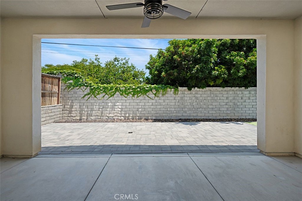 https://media.crmls.org/medias/ca1f4833-e354-4420-86b6-926c9de0362b.jpg?preset=X-Large