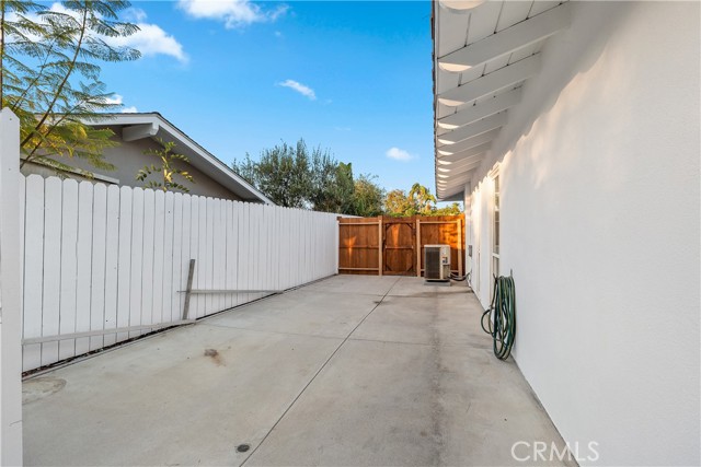 Detail Gallery Image 30 of 33 For 1072 Charwood Ln, North Tustin,  CA 92705 - 4 Beds | 2/2 Baths