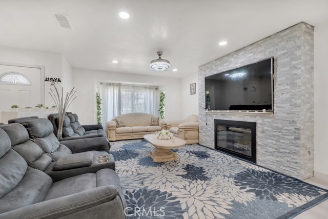 Detail Gallery Image 3 of 61 For 7701 Baird Ave, Reseda,  CA 91335 - – Beds | – Baths