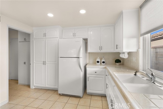 Detail Gallery Image 12 of 44 For 6811 Jardines Dr, Huntington Beach,  CA 92647 - 3 Beds | 2 Baths