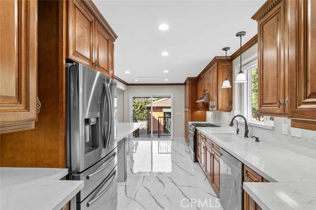 Detail Gallery Image 15 of 61 For 415 Birmingham Rd, Burbank,  CA 91504 - 4 Beds | 3/1 Baths