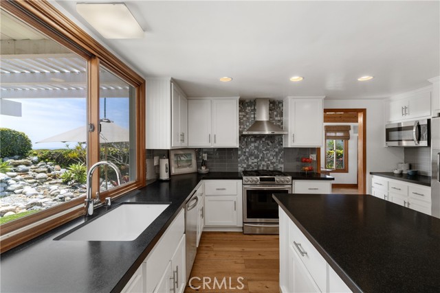 27492 Via Valor, Dana Point CA: https://media.crmls.org/medias/ca20fbce-ae9b-4cfb-aba6-a56d9cb1aca0.jpg