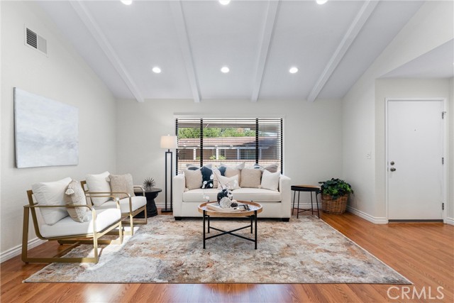 Detail Gallery Image 9 of 68 For 2544 Park Lake, Santa Ana,  CA 92705 - 2 Beds | 2 Baths