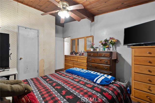 2365 Lovejoy Street, Pomona CA: https://media.crmls.org/medias/ca21e3e5-a89f-4db1-a319-405107a4cfbc.jpg