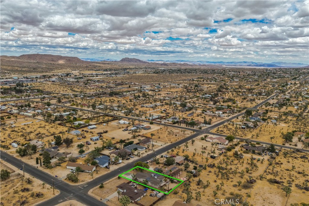 https://media.crmls.org/medias/ca225688-31ee-4c21-b4e8-8a46c60b1996.jpg?preset=X-Large