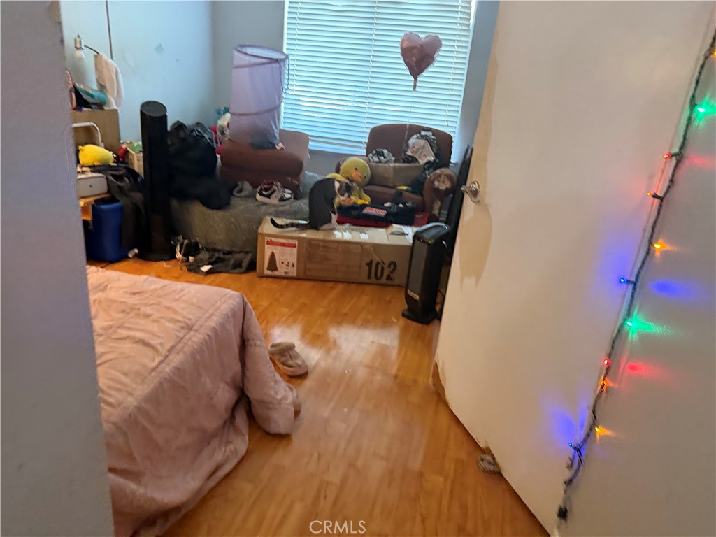 https://media.crmls.org/medias/ca226fb0-8912-4899-b285-85265bc3bcc8.jpg?preset=X-Large