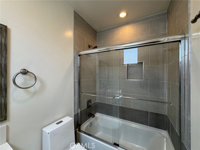 1737 1/2 Magnolia Avenue, Los Angeles CA: https://media.crmls.org/medias/ca22de17-d49c-4d53-94d6-adfea35b9bd8.jpg