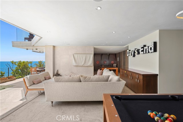 88 Emerald, Laguna Beach CA: https://media.crmls.org/medias/ca233dbd-9115-48e7-a3b3-41c9f9b74e1e.jpg