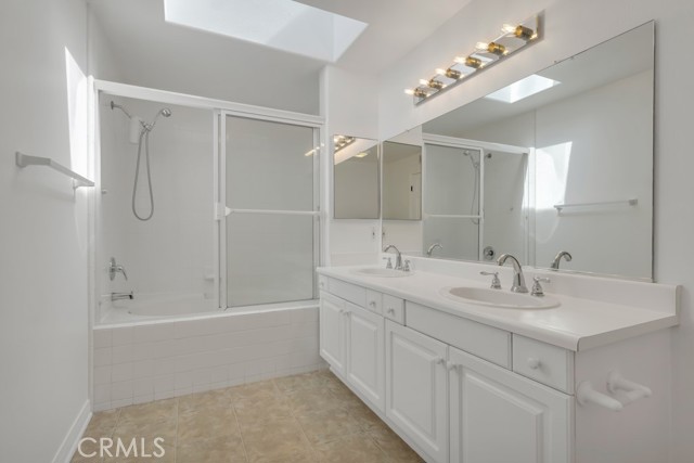 Image 19 of 39 For 17735 Kinzie Street 304