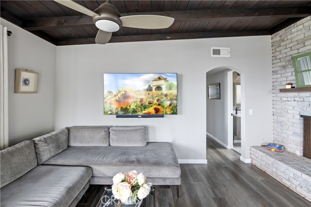 284 Chiquita Street, Laguna Beach CA: https://media.crmls.org/medias/ca23875a-1f63-46f7-95a6-ca4384b4e01e.jpg