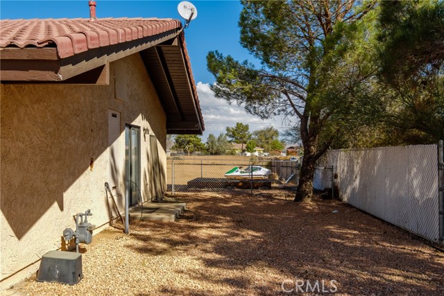 21186 Standing Rock Avenue, Apple Valley CA: https://media.crmls.org/medias/ca2459d0-0db8-4b2b-b3dc-cfbb27d756fa.jpg