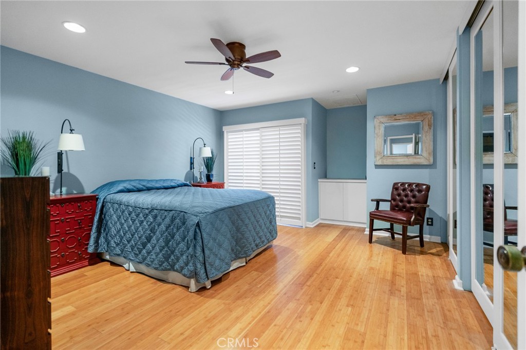 https://media.crmls.org/medias/ca24a24a-ab33-4f36-b211-3012f4303187.jpg?preset=X-Large