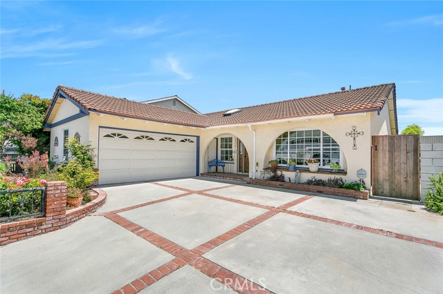 6572 Jardines Dr, Huntington Beach, CA 92647