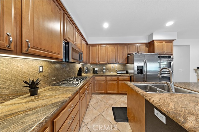 27126 Coral Bells Way, Murrieta CA: https://media.crmls.org/medias/ca25a759-1b99-4169-aeff-bfbd61b0c1cc.jpg