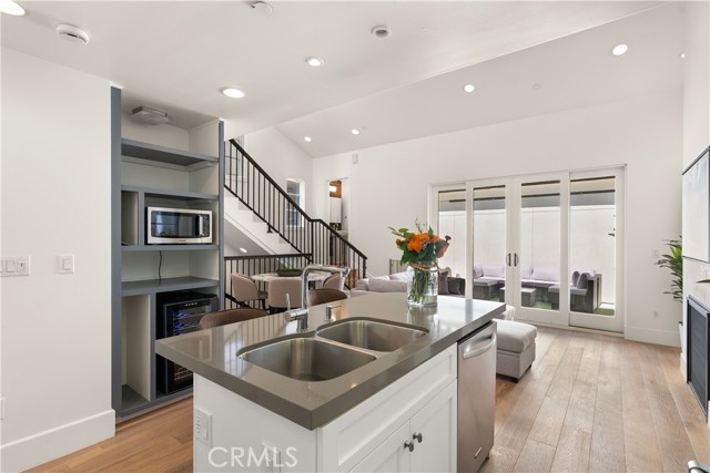 Detail Gallery Image 9 of 31 For 606 1/2 Marigold Ave, Corona Del Mar,  CA 92625 - 2 Beds | 2/1 Baths