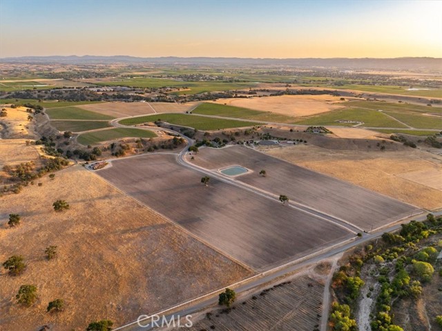 5085 Martingale Circle, San Miguel CA: https://media.crmls.org/medias/ca270a7f-325e-4b3e-a729-ba4a2bbc1c88.jpg