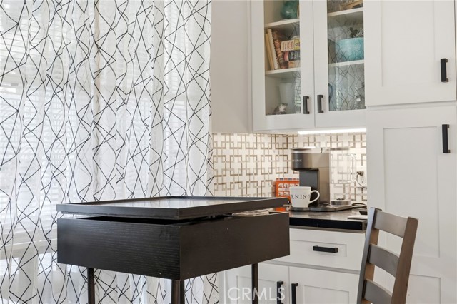 Detail Gallery Image 9 of 47 For 19237 Avenue of the Oaks #B,  Newhall,  CA 91321 - 2 Beds | 1 Baths