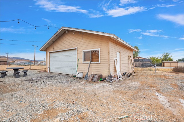 Detail Gallery Image 27 of 40 For 10590 Navajo Rd, Apple Valley,  CA 92308 - 3 Beds | 2 Baths