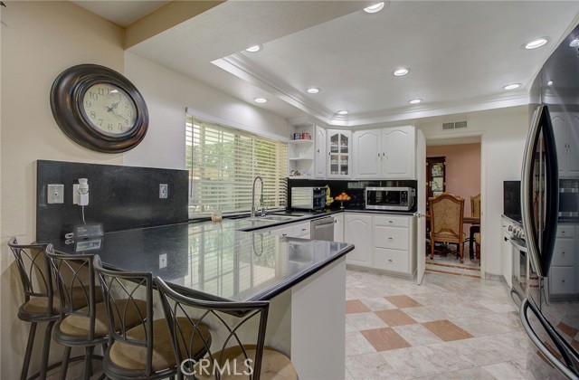 Detail Gallery Image 11 of 45 For 13320 Golden Valley Ln, Granada Hills,  CA 91344 - 5 Beds | 2/1 Baths
