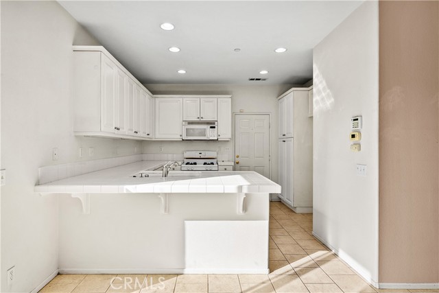 Detail Gallery Image 6 of 25 For 9796 Foxglove, Riverside,  CA 92503 - 3 Beds | 2/1 Baths