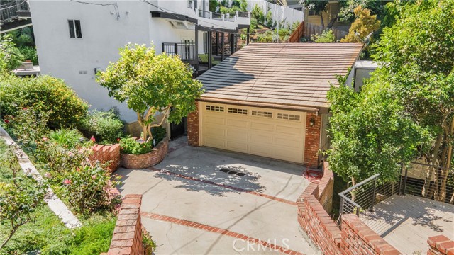 Detail Gallery Image 1 of 30 For 11441 Decente Dr, Studio City,  CA 91604 - 2 Beds | 2 Baths