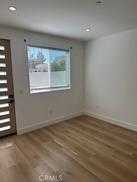 Detail Gallery Image 4 of 11 For 14247 Sylvan, Van Nuys,  CA 91401 - 1 Beds | 1 Baths