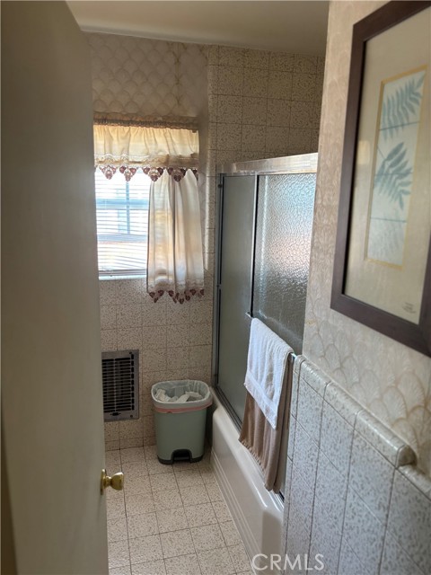 Detail Gallery Image 10 of 15 For 2403 W 116th, Hawthorne,  CA 90250 - 3 Beds | 2 Baths