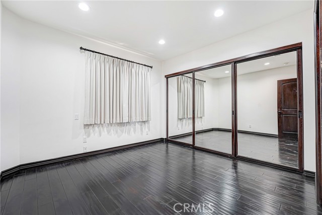 Detail Gallery Image 9 of 15 For 4529 Don Pio, Woodland Hills,  CA 91364 - 4 Beds | 2/1 Baths