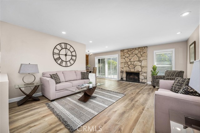 Detail Gallery Image 6 of 74 For 11348 Barbi Ln, Los Alamitos,  CA 90720 - 4 Beds | 2/1 Baths