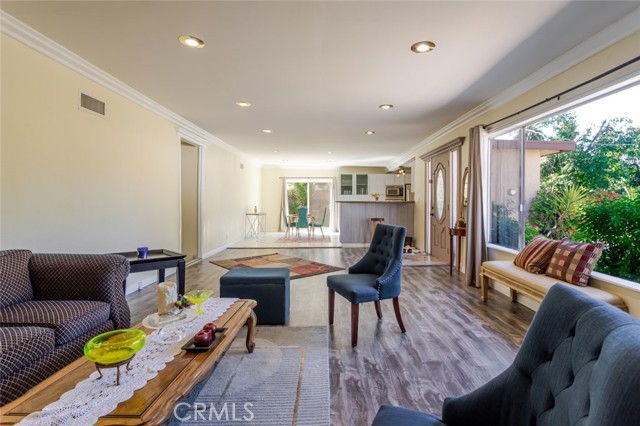 Detail Gallery Image 11 of 34 For 19026 Keswick, Reseda,  CA 91335 - 2 Beds | 2 Baths