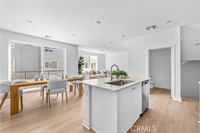 Detail Gallery Image 1 of 25 For 9423 1/2 N Sepulveda Blvd. #3,  North Hills,  CA 91343 - 2 Beds | 2/1 Baths