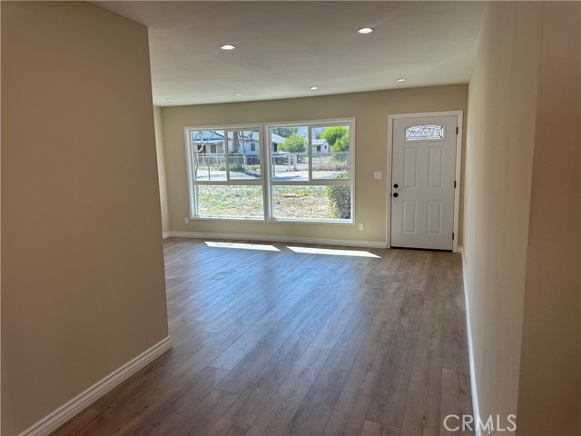 Detail Gallery Image 5 of 9 For 2480 Hall Ave, Jurupa Valley,  CA 92509 - 3 Beds | 1/1 Baths