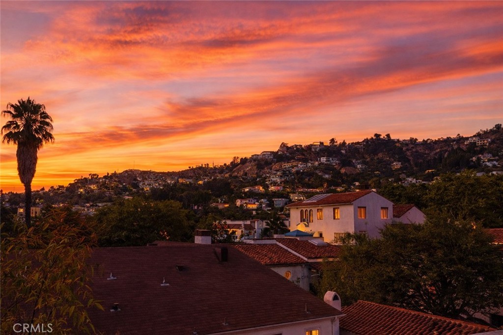 https://media.crmls.org/medias/ca2a051b-4755-4735-922a-839d9fe78dfa.jpg?preset=X-Large