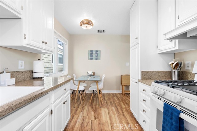 Detail Gallery Image 40 of 52 For 337 10th, Manhattan Beach,  CA 90266 - 5 Beds | 3/1 Baths