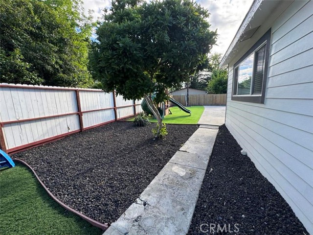 Image 22 of 31 For 627 Ventura  