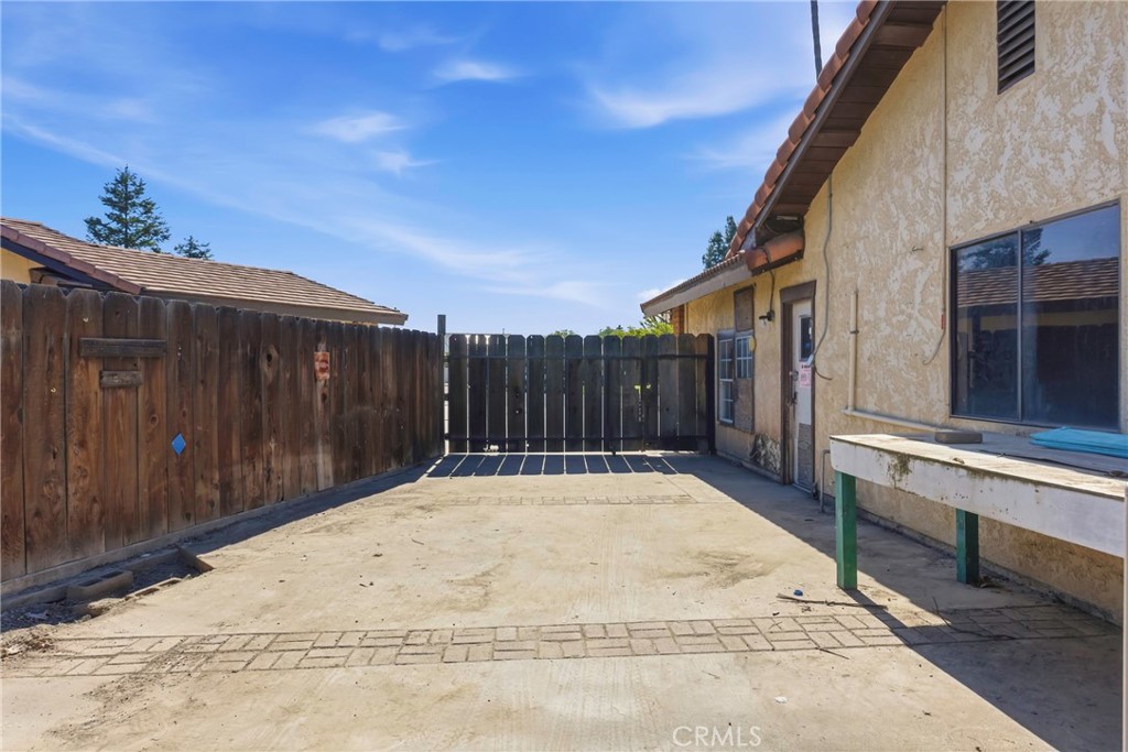 https://media.crmls.org/medias/ca2c1b0f-7dc8-4257-9416-59740d8bb422.jpg?preset=X-Large