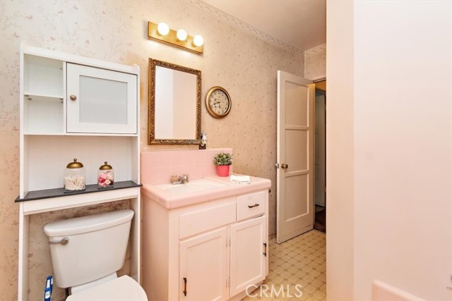 Detail Gallery Image 16 of 32 For 4708 Oliva, Lakewood,  CA 90712 - 4 Beds | 2 Baths