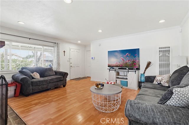 Detail Gallery Image 12 of 42 For 5913 Castana, Lakewood,  CA 90712 - 3 Beds | 2 Baths