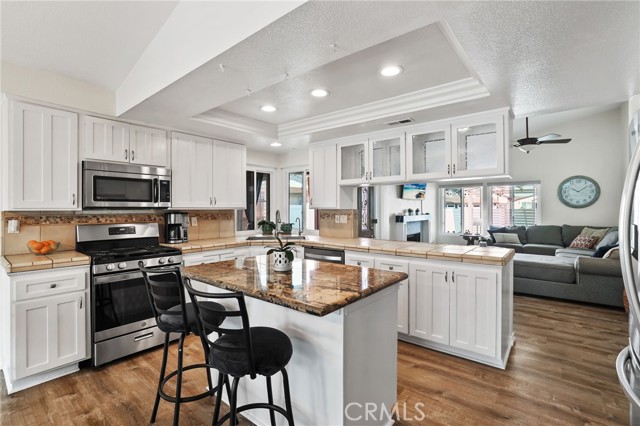 780 Gregory Lane, Oceanside CA: https://media.crmls.org/medias/ca2cba81-2e90-4349-9ac1-83ad0c106044.jpg