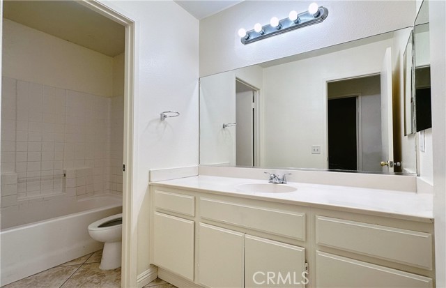 Detail Gallery Image 8 of 11 For 15060 Spring St, Fontana,  CA 92335 - 4 Beds | 2 Baths
