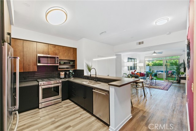 950 S Fairfax Avenue # 136, Los Angeles, California 90048, 2 Bedrooms Bedrooms, ,2 BathroomsBathrooms,Residential Lease,For Rent,950 S Fairfax Avenue # 136,CRSR23187905